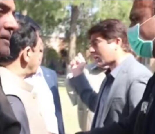 Journalists condemn public servant unofficial attitude