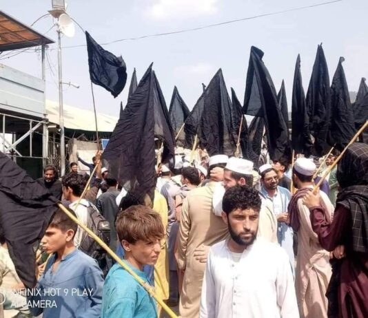 Porters,Dailywagers Stage Protest In Torkham