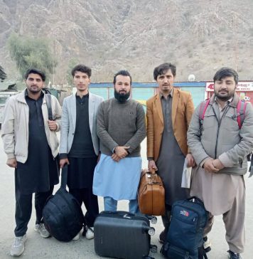 Stranded Pakistani students arrived via Torkham