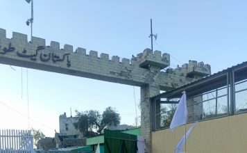 Tribal elders broker temporary Pak-Afghan ceasefire at Torkham border