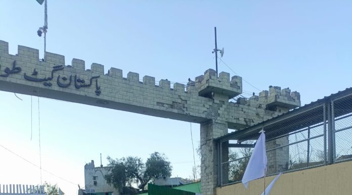 Tribal elders broker temporary Pak-Afghan ceasefire at Torkham border